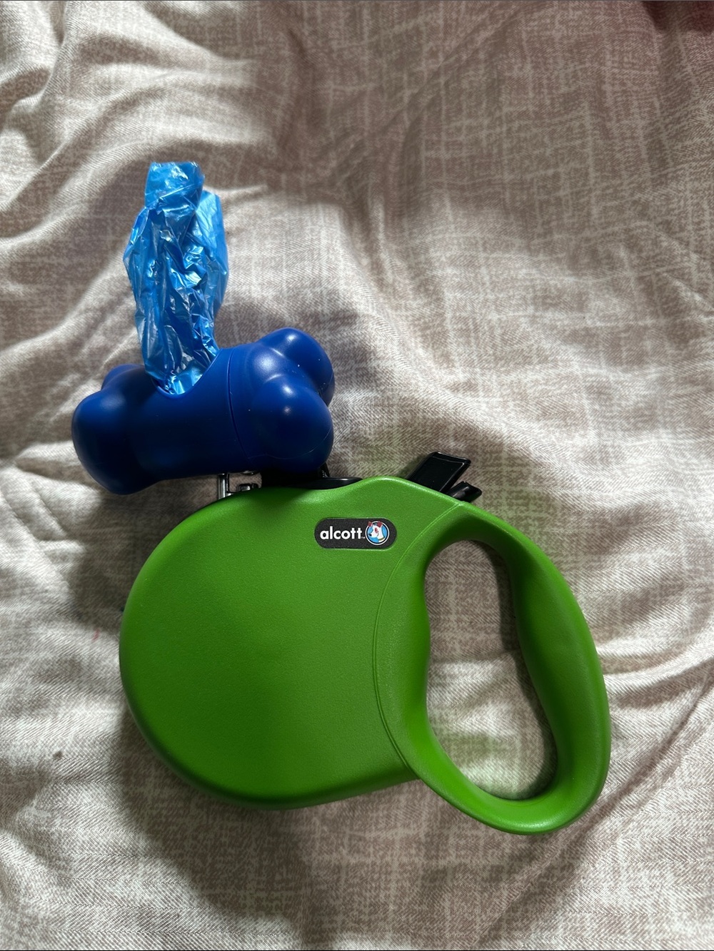 Alcott Green Retractable Dog Leash with Blue Bone Bag Dispenser